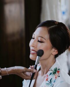 LINE_ALBUM_รูปกำลังแต่งหน้าเจ้าสาว_260501_1