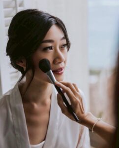 LINE_ALBUM_รูปกำลังแต่งหน้าเจ้าสาว_260501_2