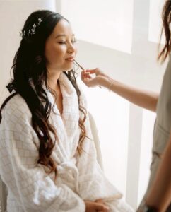 LINE_ALBUM_รูปกำลังแต่งหน้าเจ้าสาว_260501_6